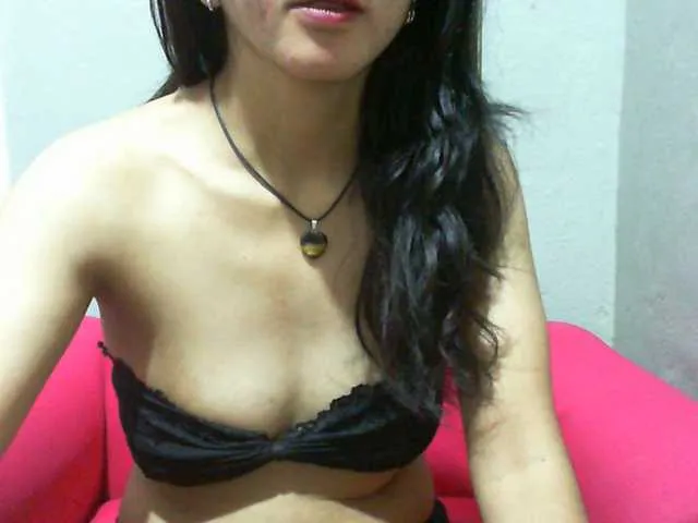Live sex webcam photo for Cyah2 #292492518