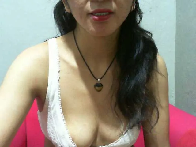 Live sex webcam photo for Cyah2 #292505971