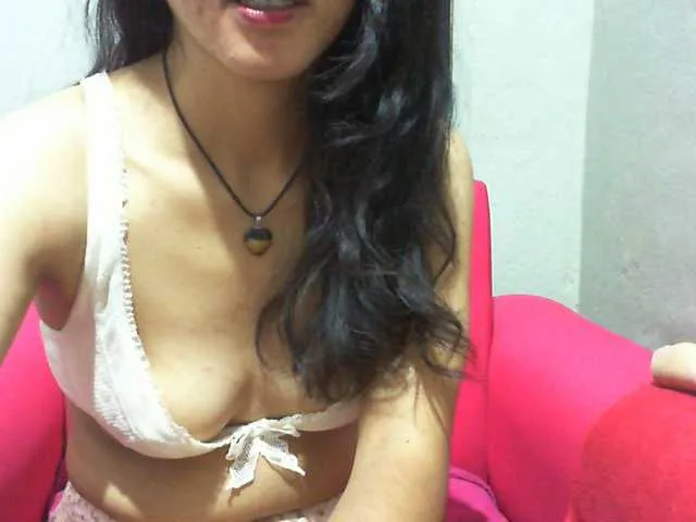 Live sex webcam photo for Cyah2 #292507623
