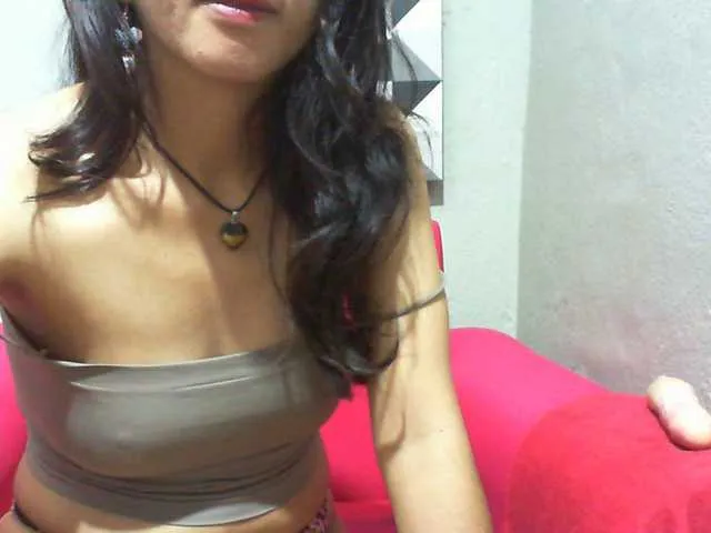 Live sex webcam photo for Cyah2 #292588909