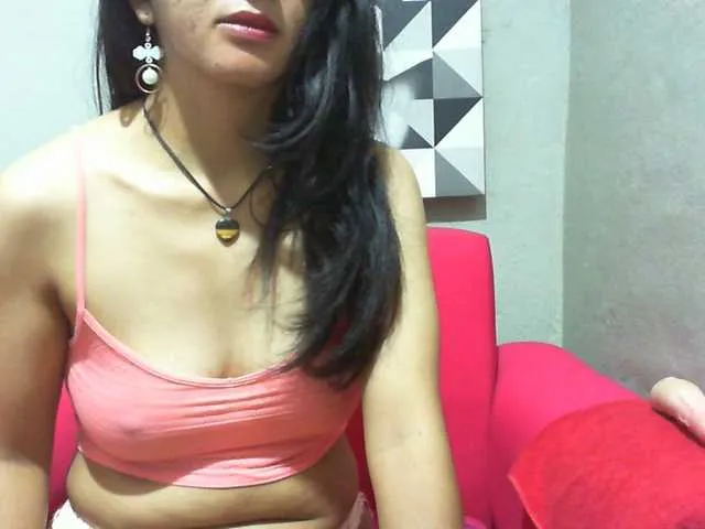Live sex webcam photo for Cyah2 #292604665