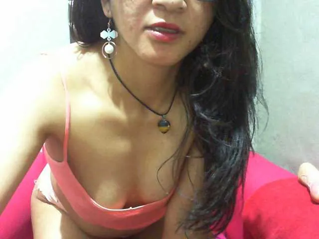 Live sex webcam photo for Cyah2 #292605974