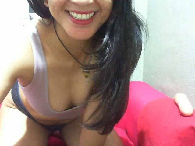 Live sex webcam photo for Cyah2 #292643789