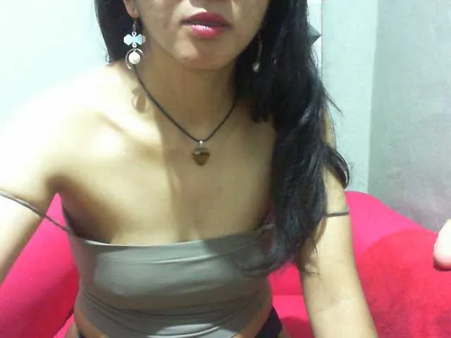 Live sex webcam photo for Cyah2 #292651280