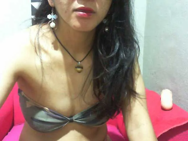 Live sex webcam photo for Cyah2 #292678309