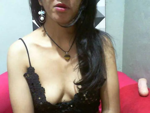 Live sex webcam photo for Cyah2 #292771503