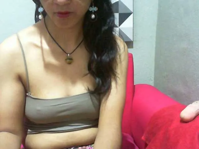 Live sex webcam photo for Cyah2 #292798658
