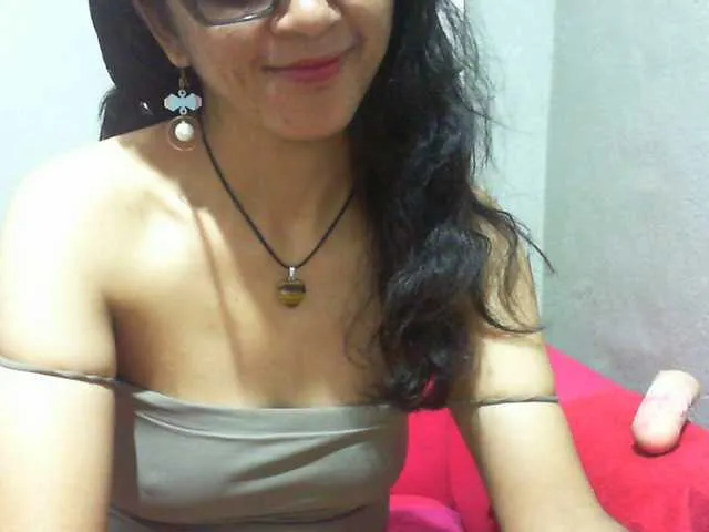 Live sex webcam photo for Cyah2 #292800301