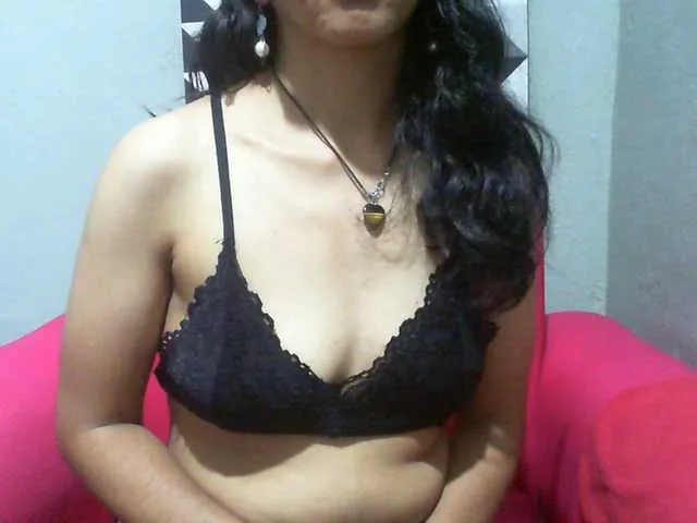 Live sex webcam photo for Cyah2 #292835617
