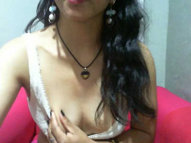 Live sex webcam photo for Cyah2 #292841682