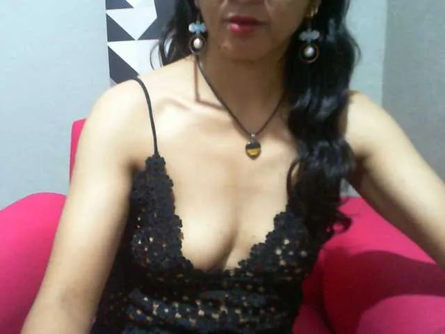 Live sex webcam photo for Cyah2 #292998759