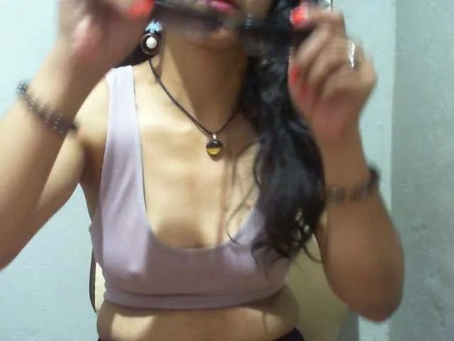 Live sex webcam photo for Cyah2 #293033758