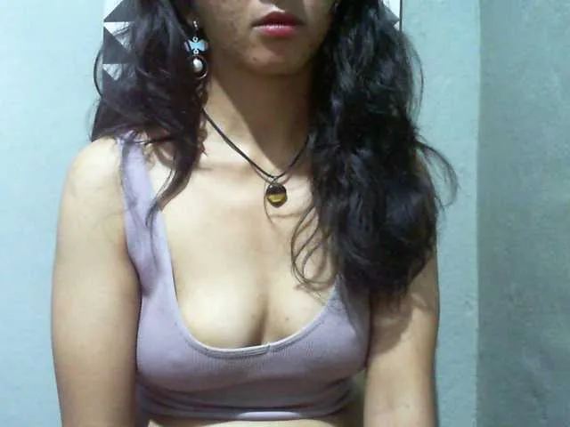 Live sex webcam photo for Cyah2 #293035741