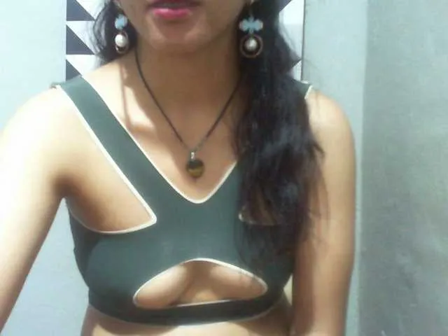Live sex webcam photo for Cyah2 #293042341