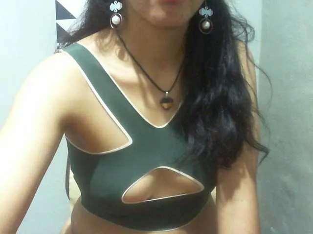 Live sex webcam photo for Cyah2 #293043964
