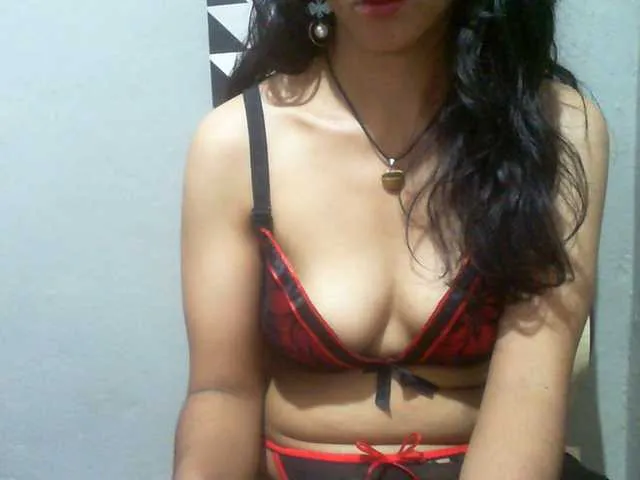 Live sex webcam photo for Cyah2 #293050654