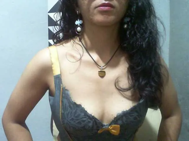 Live sex webcam photo for Cyah2 #293086089