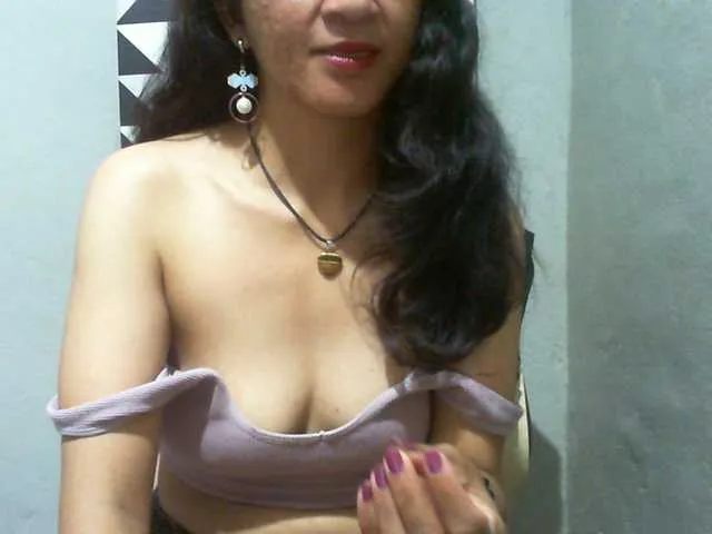 Live sex webcam photo for Cyah2 #293098732