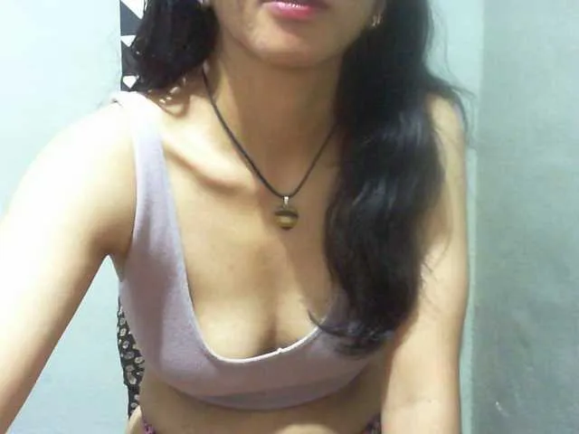 Live sex webcam photo for Cyah2 #293108236