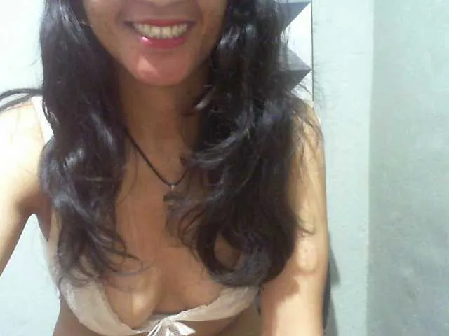 Live sex webcam photo for Cyah2 #293122635