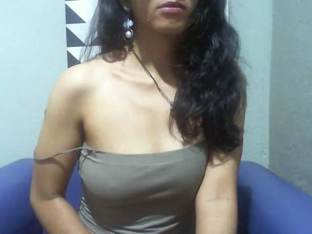 Live sex webcam photo for Cyah2 #293146832