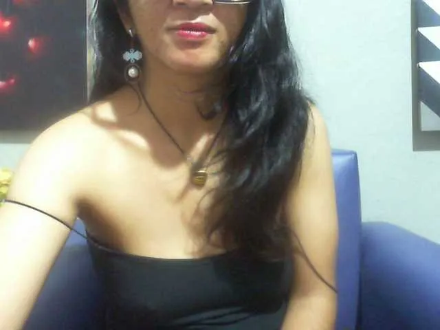 Live sex webcam photo for Cyah2 #293160283