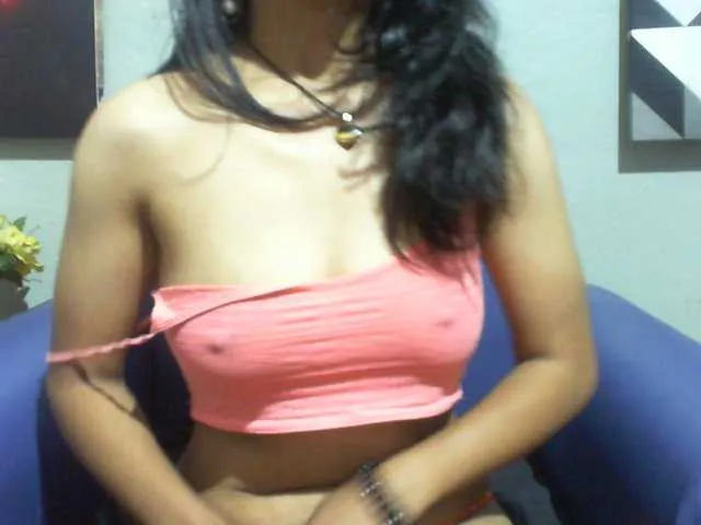 Live sex webcam photo for Cyah2 #293168110