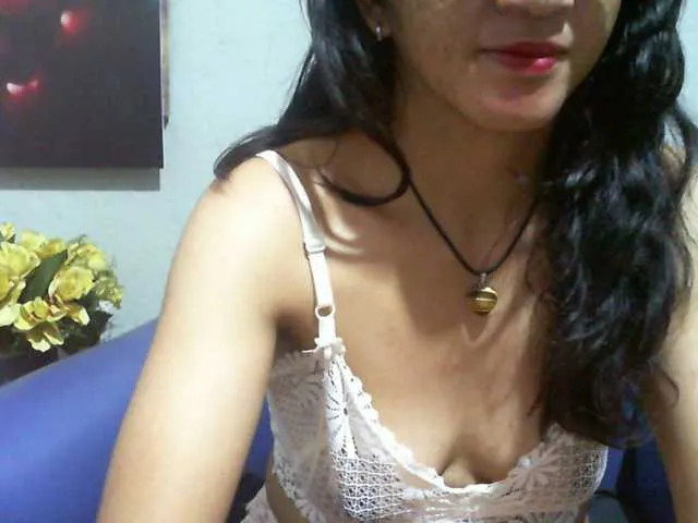Live sex webcam photo for Cyah2 #293186022