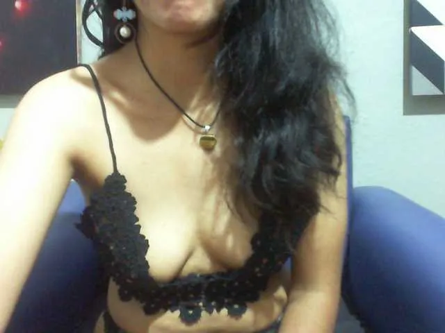 Live sex webcam photo for Cyah2 #293198473