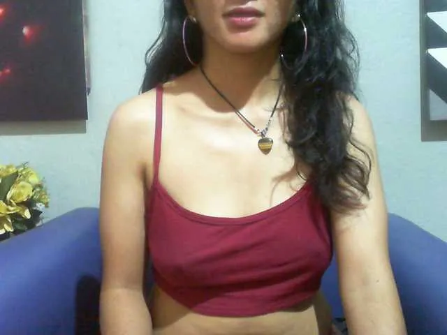 Live sex webcam photo for Cyah2 #293324408