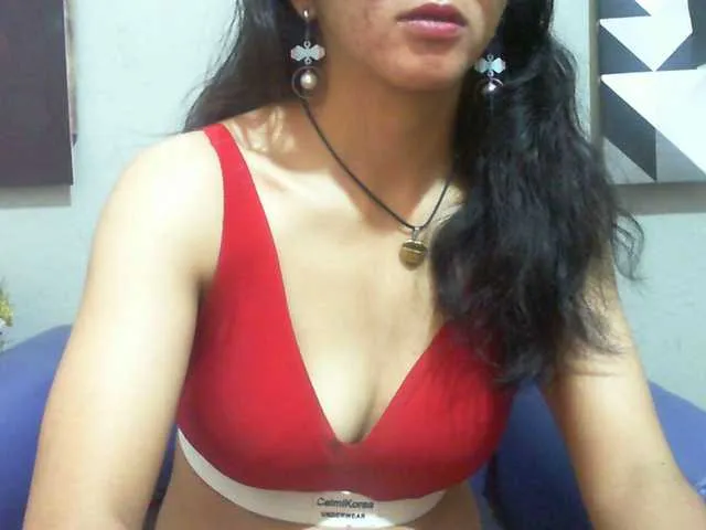 Live sex webcam photo for Cyah2 #293329222