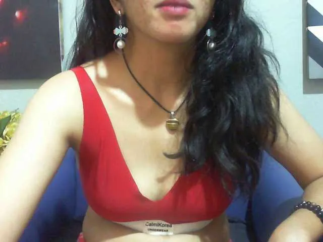 Live sex webcam photo for Cyah2 #293330685