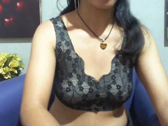 Live sex webcam photo for Cyah2 #293405120