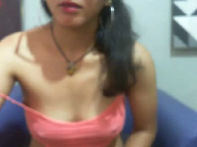Live sex webcam photo for Cyah2 #293426325