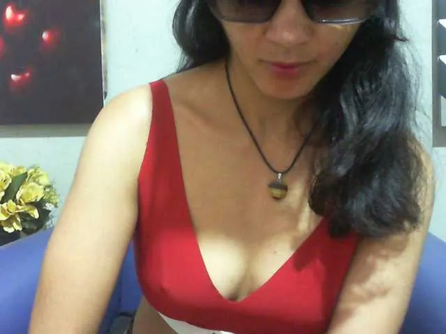 Live sex webcam photo for Cyah2 #293435297
