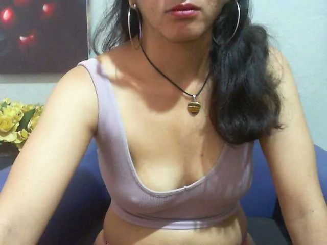 Live sex webcam photo for Cyah2 #293453961