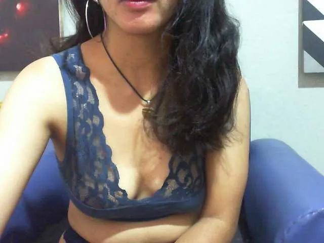 Live sex webcam photo for Cyah2 #293478176