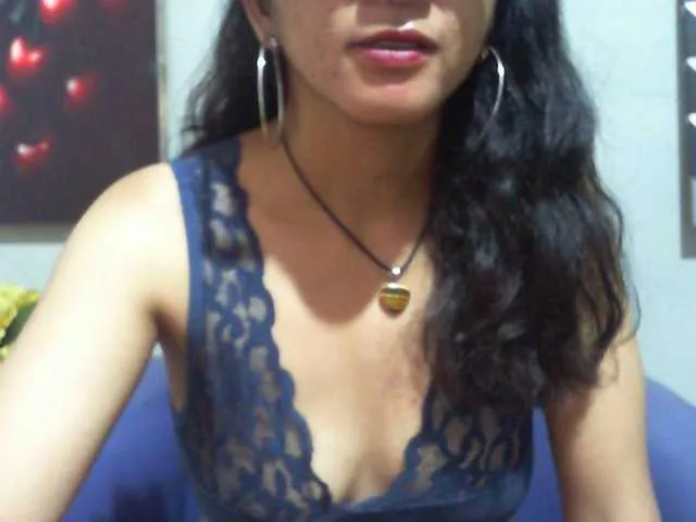 Live sex webcam photo for Cyah2 #293480112