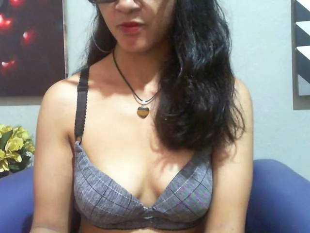 Live sex webcam photo for Cyah2 #293486144