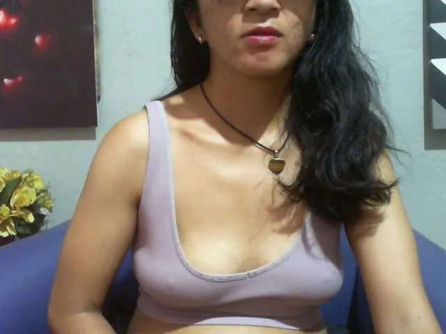 Live sex webcam photo for Cyah2 #293529492
