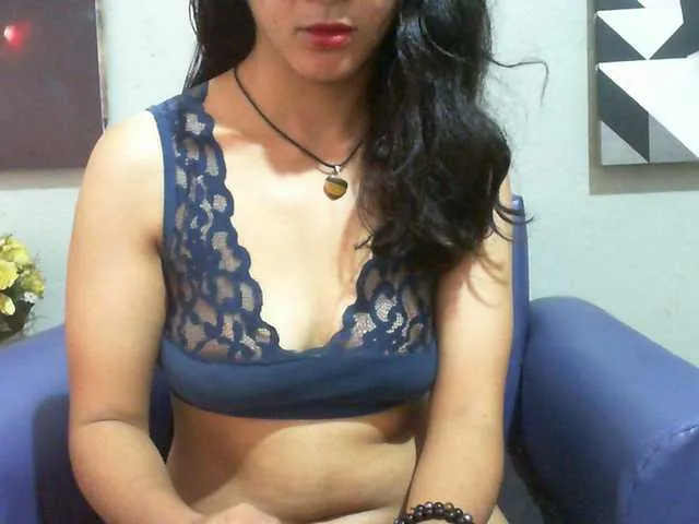 Live sex webcam photo for Cyah2 #293547427