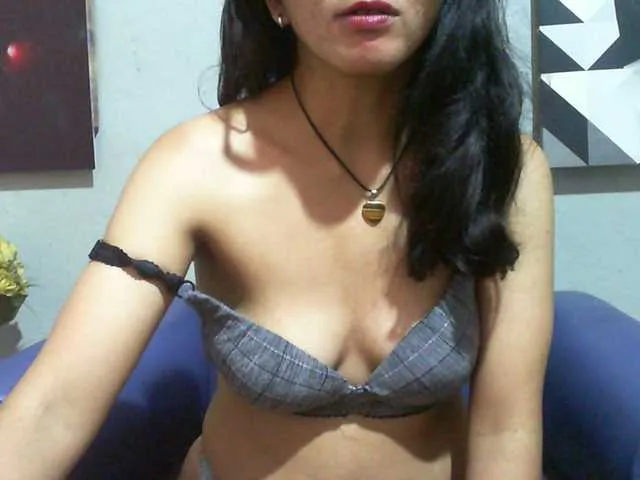 Live sex webcam photo for Cyah2 #293618296