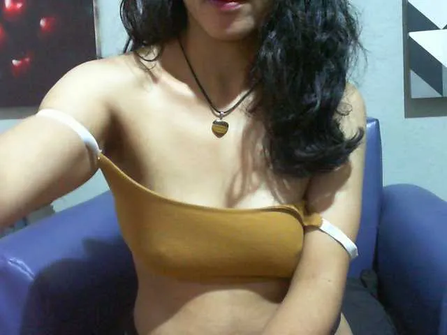 Live sex webcam photo for Cyah2 #293674639