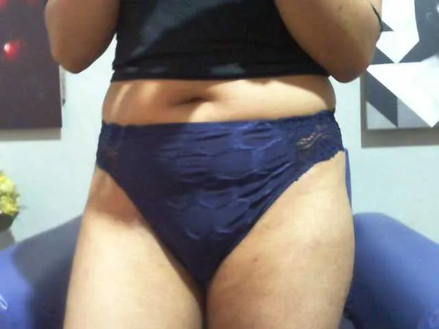 Live sex webcam photo for Cyah2 #293684299