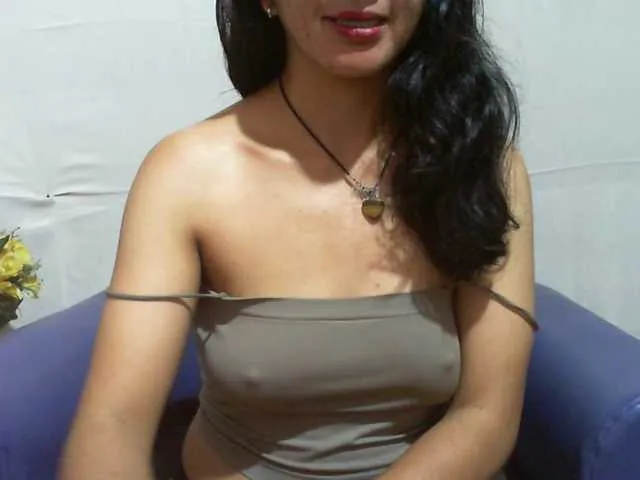 Live sex webcam photo for Cyah2 #293736836