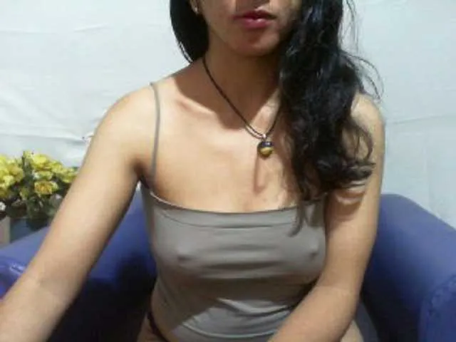 Live sex webcam photo for Cyah2 #293840934