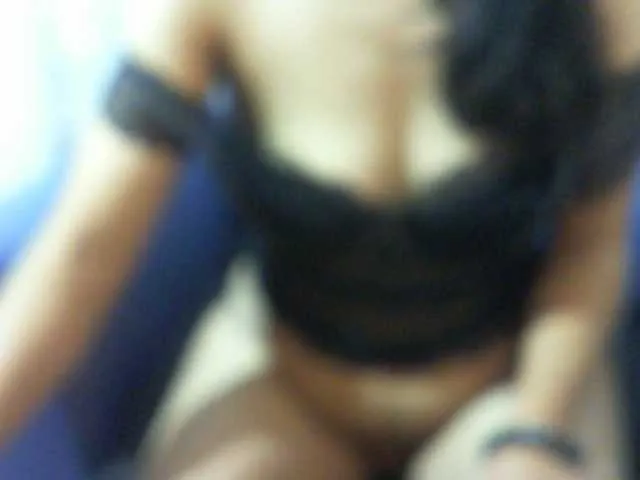 Live sex webcam photo for Cyah2 #293880351