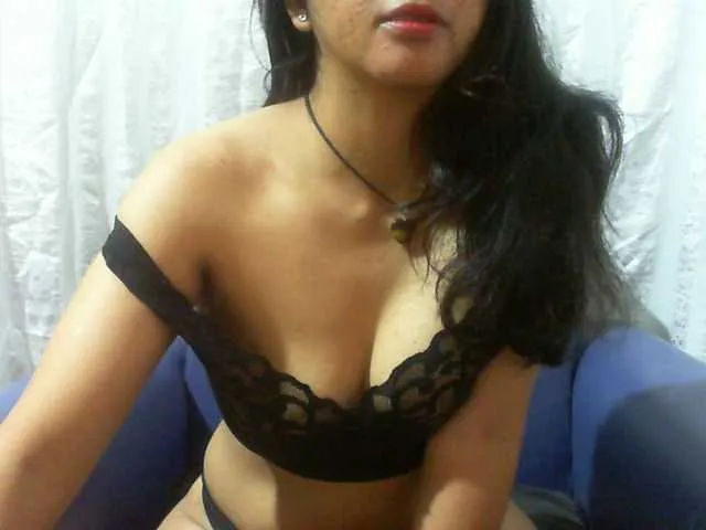 Live sex webcam photo for Cyah2 #294000781