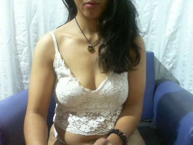 Live sex webcam photo for Cyah2 #294007383