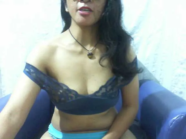 Live sex webcam photo for Cyah2 #294040707